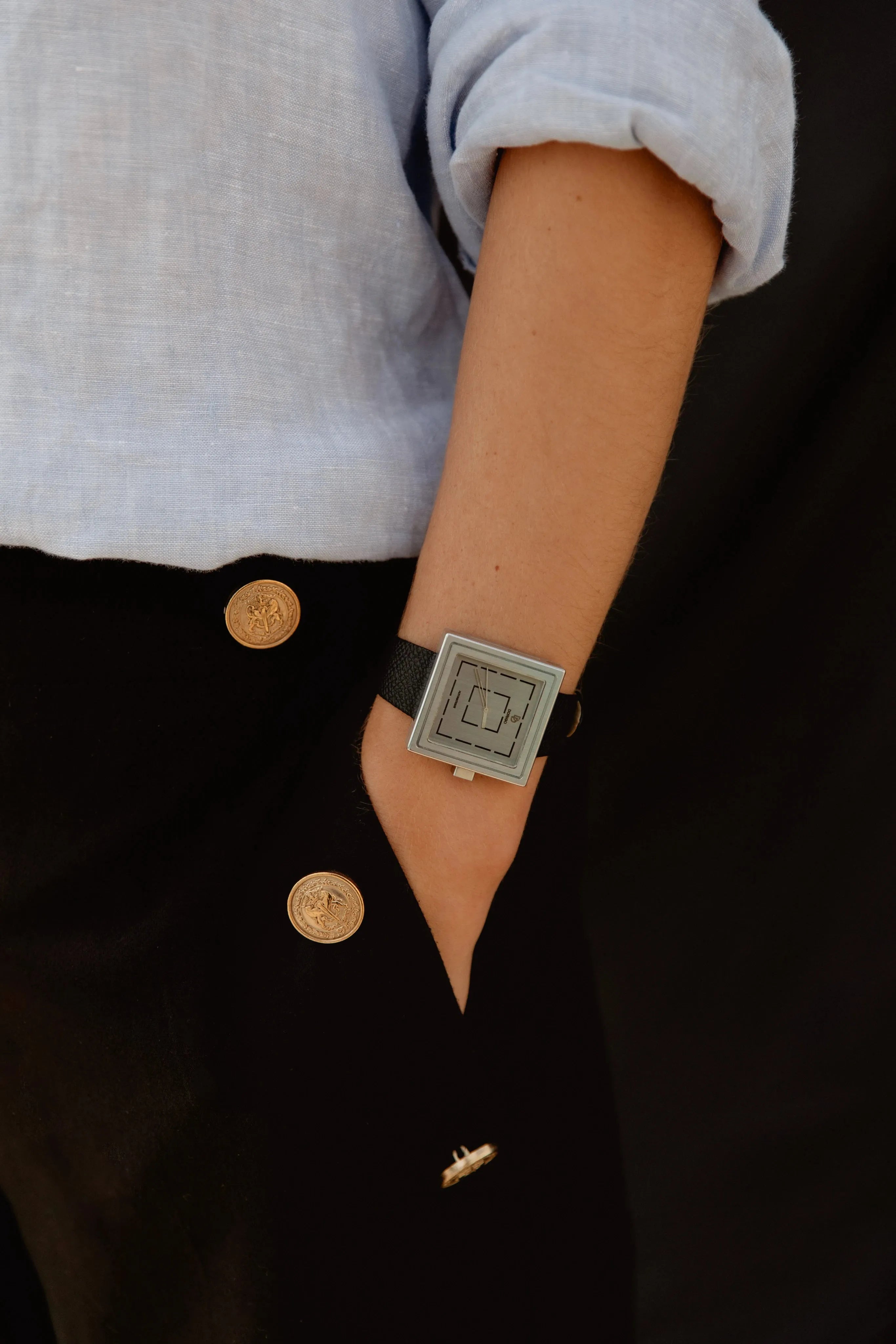 Montre aurion sur poignet d'homme