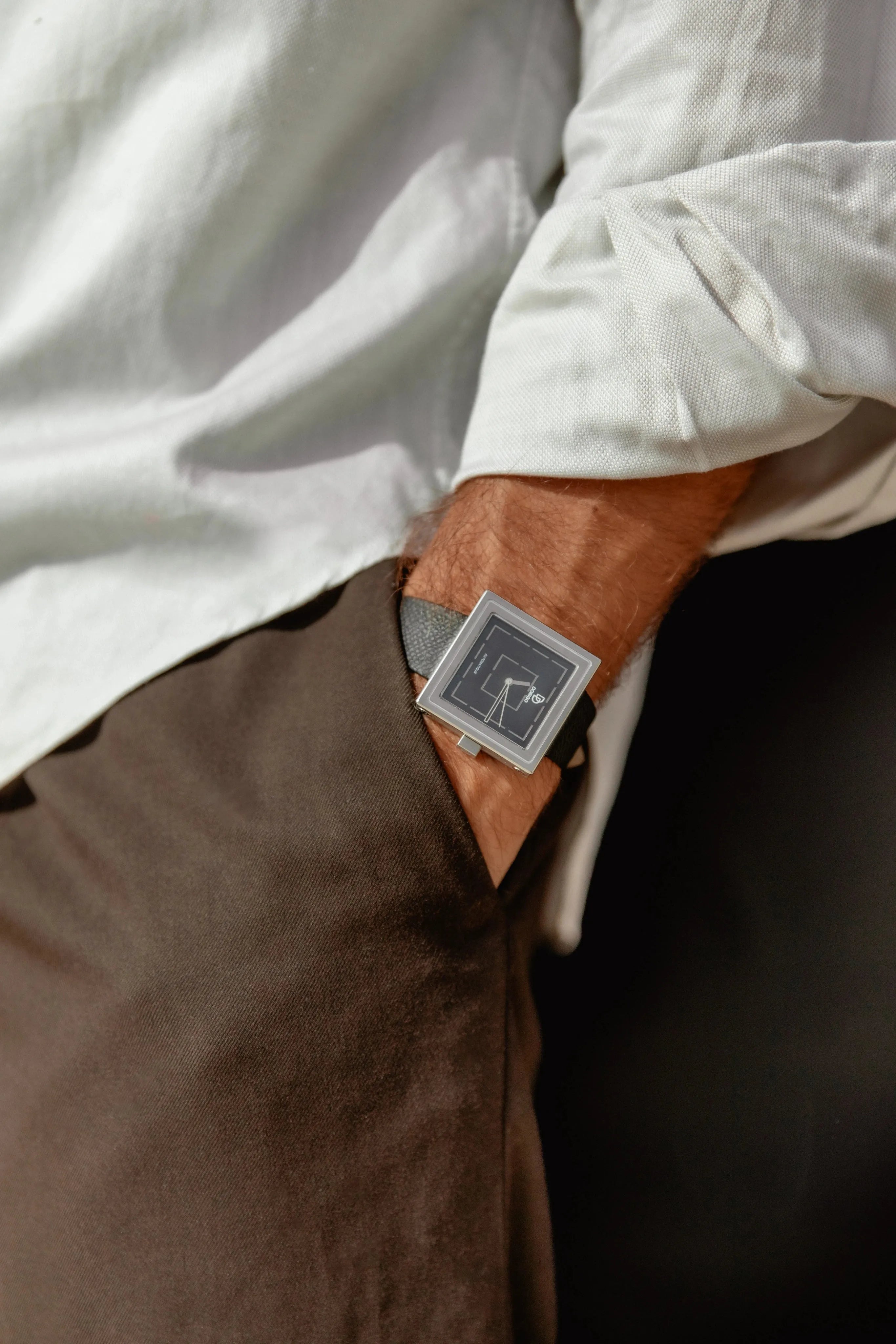 Montre ecliptica sur poignet d'homme