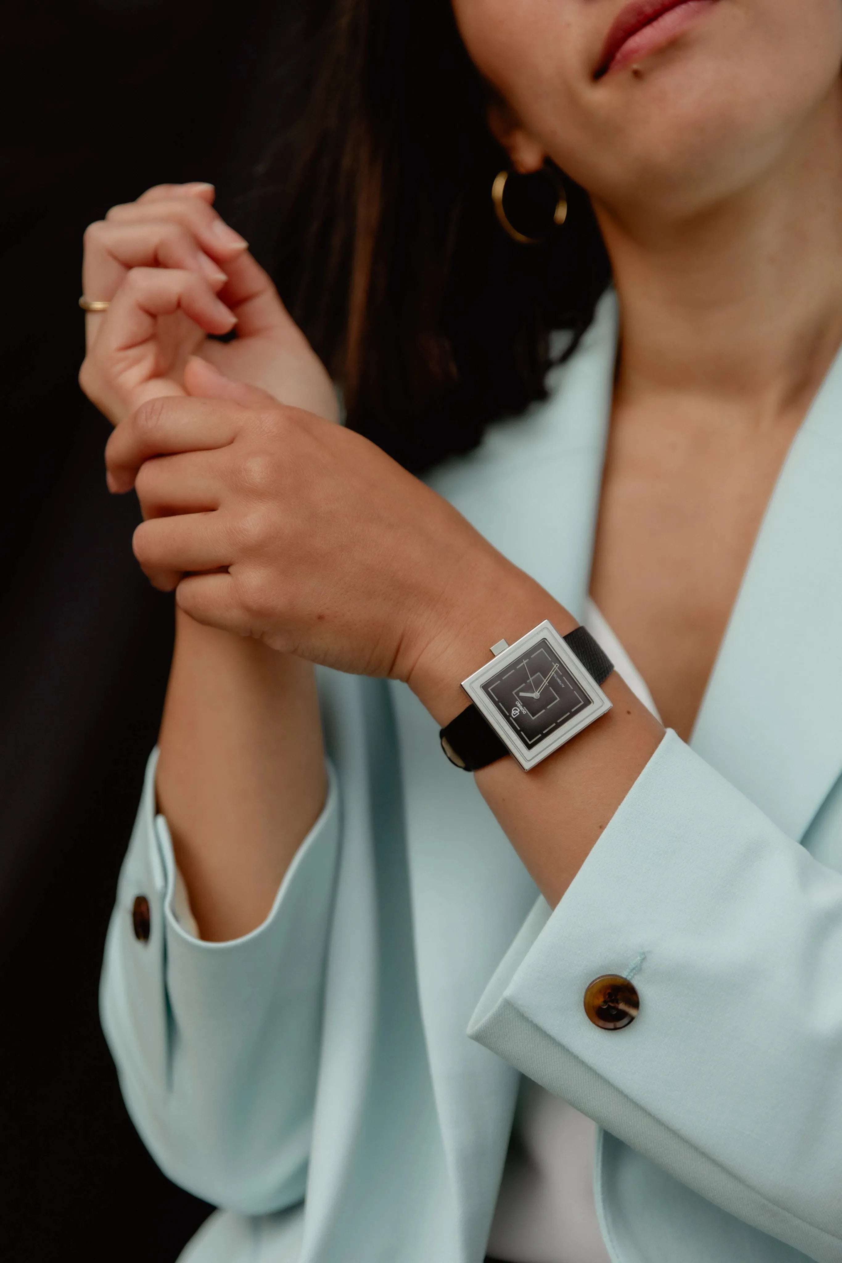 Montre ecliptica sur poignet de femme